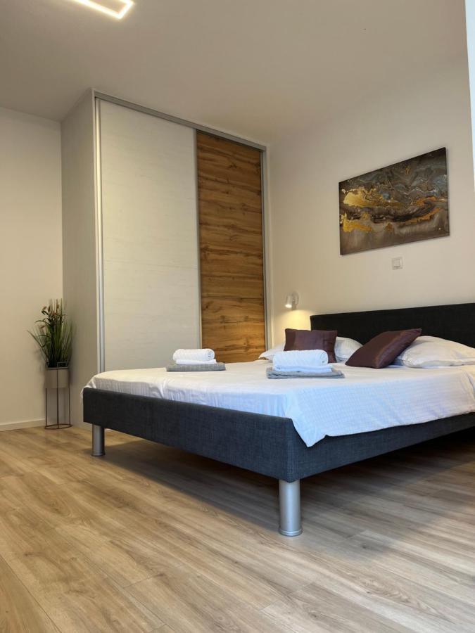 Apartmani Ivelic Supetar Exterior foto